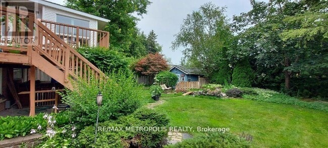 90 Beswick Dr in Newmarket, ON - Building Photo - Building Photo