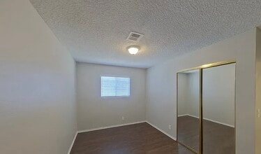 108 Edelweiss St in Las Vegas, NV - Building Photo - Building Photo
