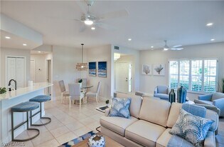 988 Egrets Run, Unit 101 in Naples, FL - Building Photo