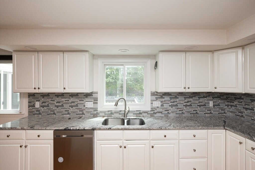 9 Heidi Ln in Grafton, MA - Building Photo