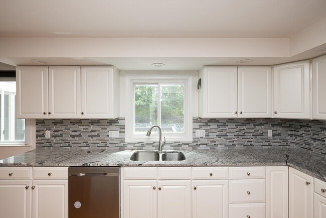 property at 9 Heidi Ln