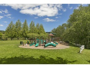 9587 NW Caxton Ln in Portland, OR - Building Photo - Building Photo