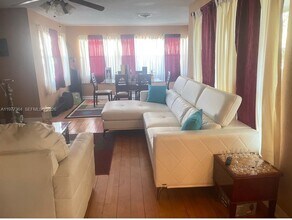 381 NW 45th St in Fort Lauderdale, FL - Foto de edificio - Building Photo