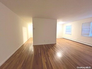 96 Shore Rd-Unit -D1 in Sands Point, NY - Building Photo - Building Photo