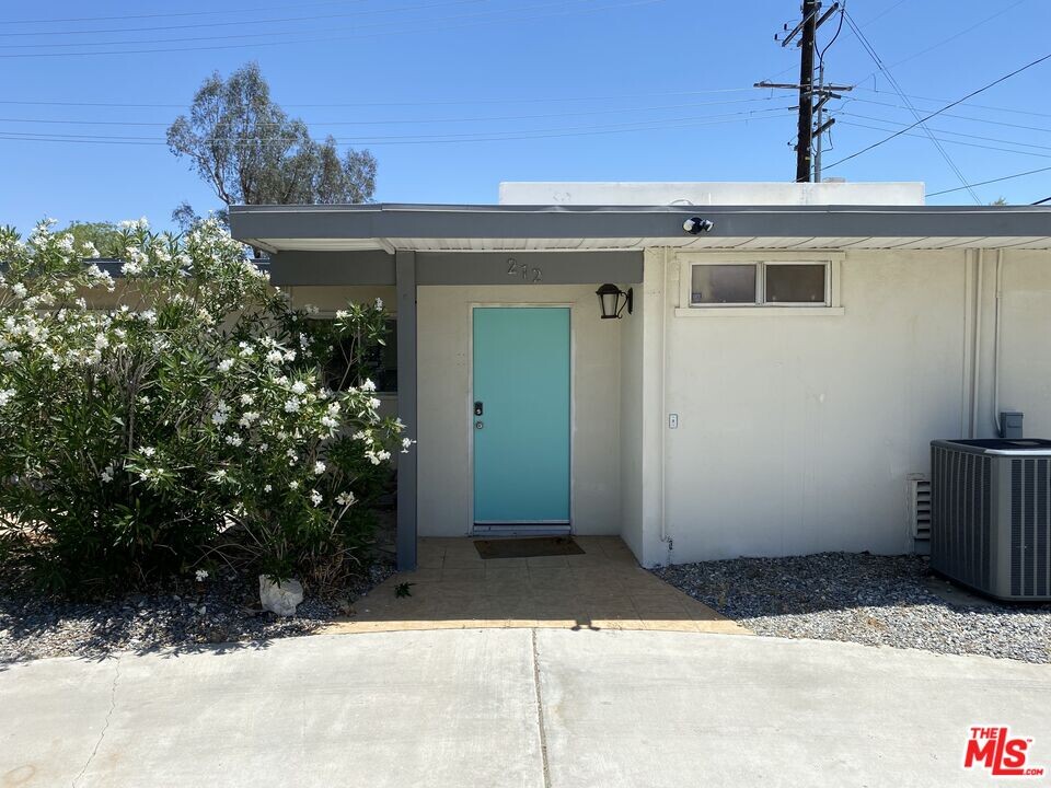 212 N Airlane Dr in Palm Springs, CA - Building Photo