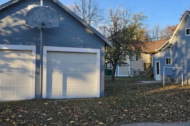 1359 Oakes St in Marinette, WI - Building Photo - Building Photo