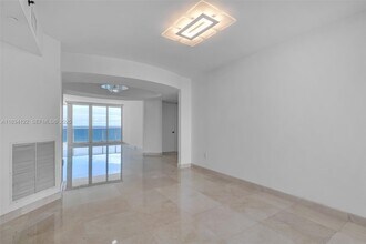 19333 Collins Ave in Sunny Isles Beach, FL - Building Photo - Building Photo