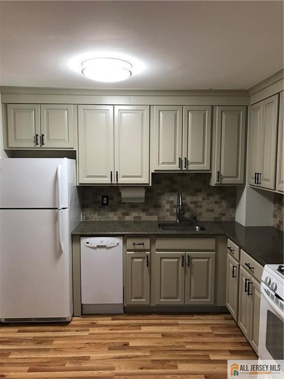 819 Cricket Ln in Woodbridge Township, NJ - Building Photo - Building Photo