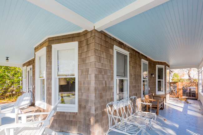 35 Meeting House Ln in Amagansett, NY - Building Photo - Building Photo