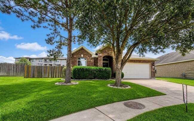 25047 Lenora Dr
