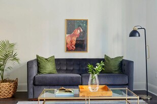 301 St Charles Ave in New Orleans, LA - Building Photo