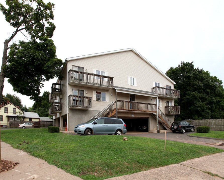 235 Beaver St in New Britain, CT - Foto de edificio