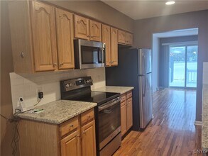 100 Midlake Cir in East Syracuse, NY - Building Photo - Building Photo