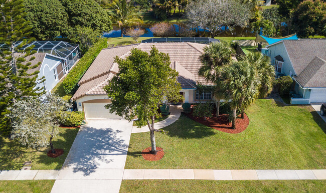 1935 Primrose Ln in Wellington, FL - Foto de edificio - Building Photo