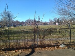 37 Reservoir Ave, Unit #2 in New Brunswick, NJ - Foto de edificio - Building Photo