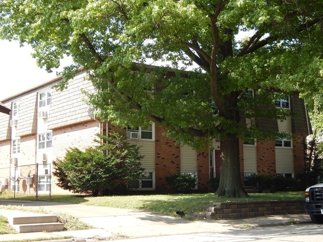 The Stratford House in Rock Island, IL - Foto de edificio - Building Photo