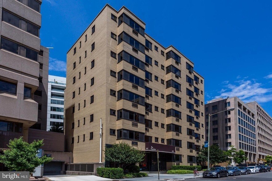 2141 I St NW, Unit 812 in Washington, DC - Foto de edificio