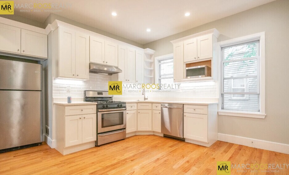 164 Hyde Park Ave, Unit Hyde Park Ave. #2 in Boston, MA - Foto de edificio