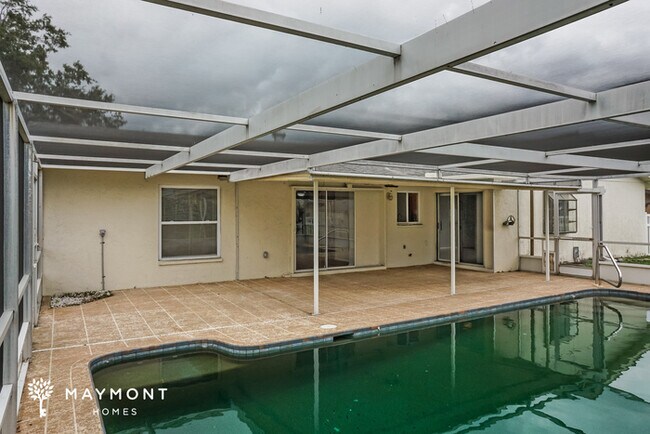1003 Southern Pine Ln in Sarasota, FL - Building Photo - Building Photo