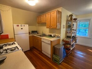 8 Mendelssohn St, Unit 3 in Boston, MA - Foto de edificio - Building Photo