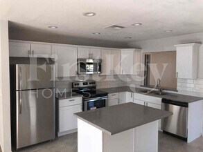 9808 N 47th Ave in Glendale, AZ - Building Photo - Building Photo