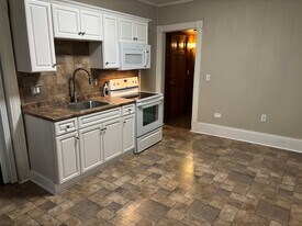 355 NY-31, Unit Unit 4 in Bridgeport, NY - Building Photo