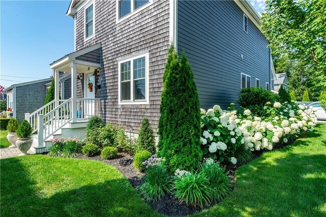 19 Eustis Ave in Newport, RI - Building Photo - Building Photo
