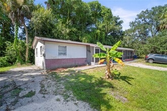 75 Cypress St in North Fort Myers, FL - Building Photo - Building Photo
