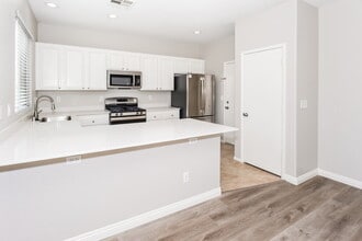 4028 Oliver Sagebrush Dr in Las Vegas, NV - Building Photo - Building Photo