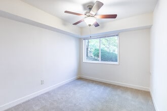 Columbia Grove Apartments in Arlington, VA - Foto de edificio - Interior Photo