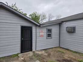 5906 Hillsboro St, Unit B in Houston, TX - Building Photo