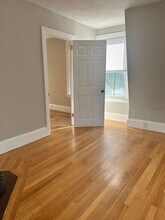 176 Arnold Ave in Cranston, RI - Building Photo - Building Photo