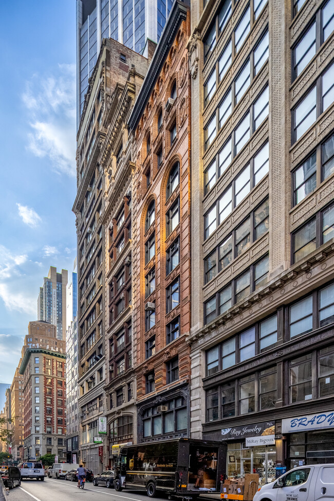 31 W 31st St in New York, NY - Foto de edificio - Building Photo