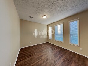 10916 Fawn Valley Dr in Fort Worth, TX - Building Photo - Building Photo