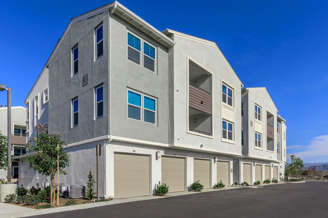 Esencia Sur Apartment Homes in Ladera Ranch, CA - Foto de edificio