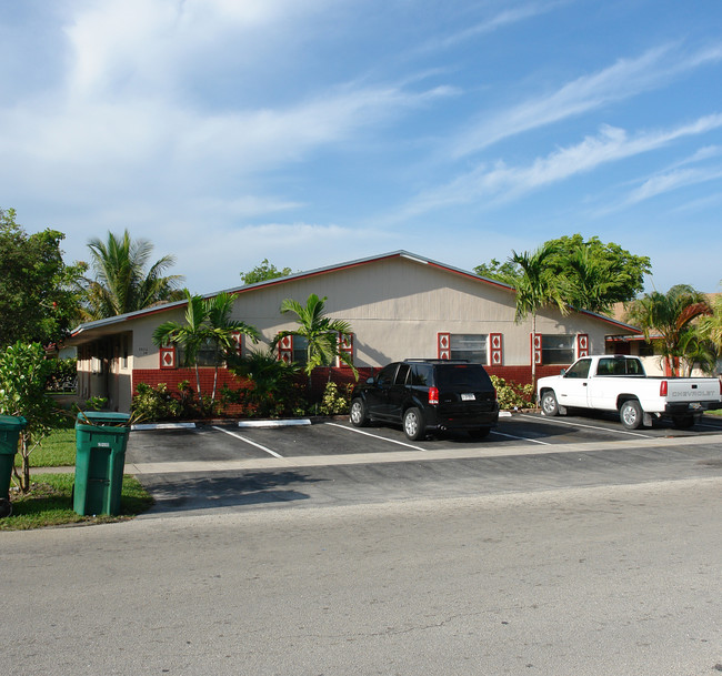 5832 NW 23rd St in Fort Lauderdale, FL - Building Photo - Building Photo