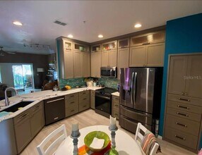 11229 Kapok Grand Cir in St. Petersburg, FL - Building Photo - Building Photo