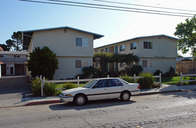 56 N Bayshore Blvd in San Mateo, CA - Foto de edificio - Building Photo