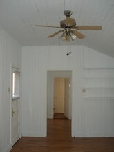 17 Canyon Lake Dr in Port Costa, CA - Building Photo - Building Photo