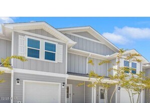 1713 Jakes Dr in Panama City, FL - Building Photo