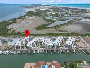 6201 Padre Blvd in South Padre Island, TX - Foto de edificio - Building Photo