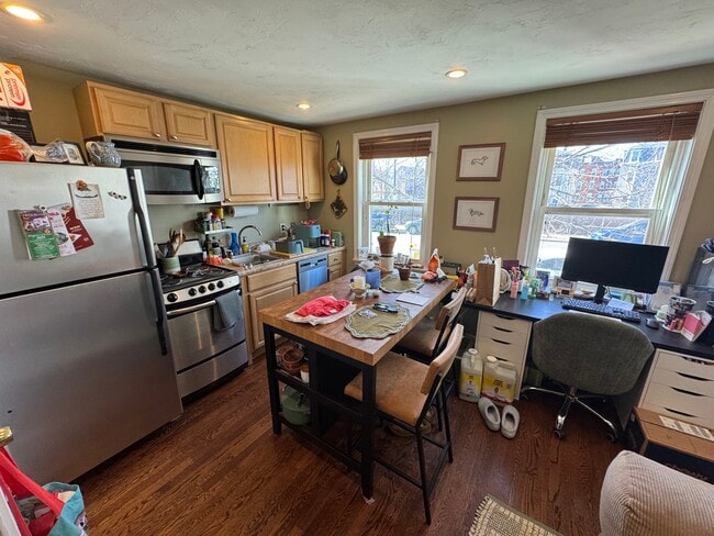 735 Somerville Ave, Unit 1