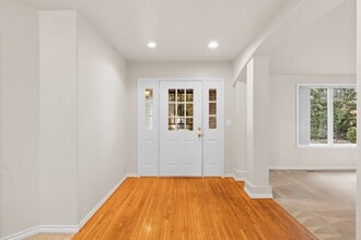 1137 Riverrock Way in Medford, OR - Building Photo - Building Photo