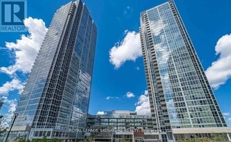 2916 Hwy 7 in Vaughan, ON - Building Photo