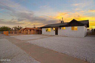 5712 Kensington Cir in El Paso, TX - Building Photo - Building Photo