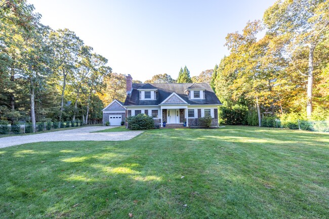 42 Manor Ln in East Hampton, NY - Foto de edificio - Building Photo