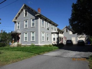 44 N Mast St, Unit B in Goffstown, NH - Foto de edificio - Building Photo