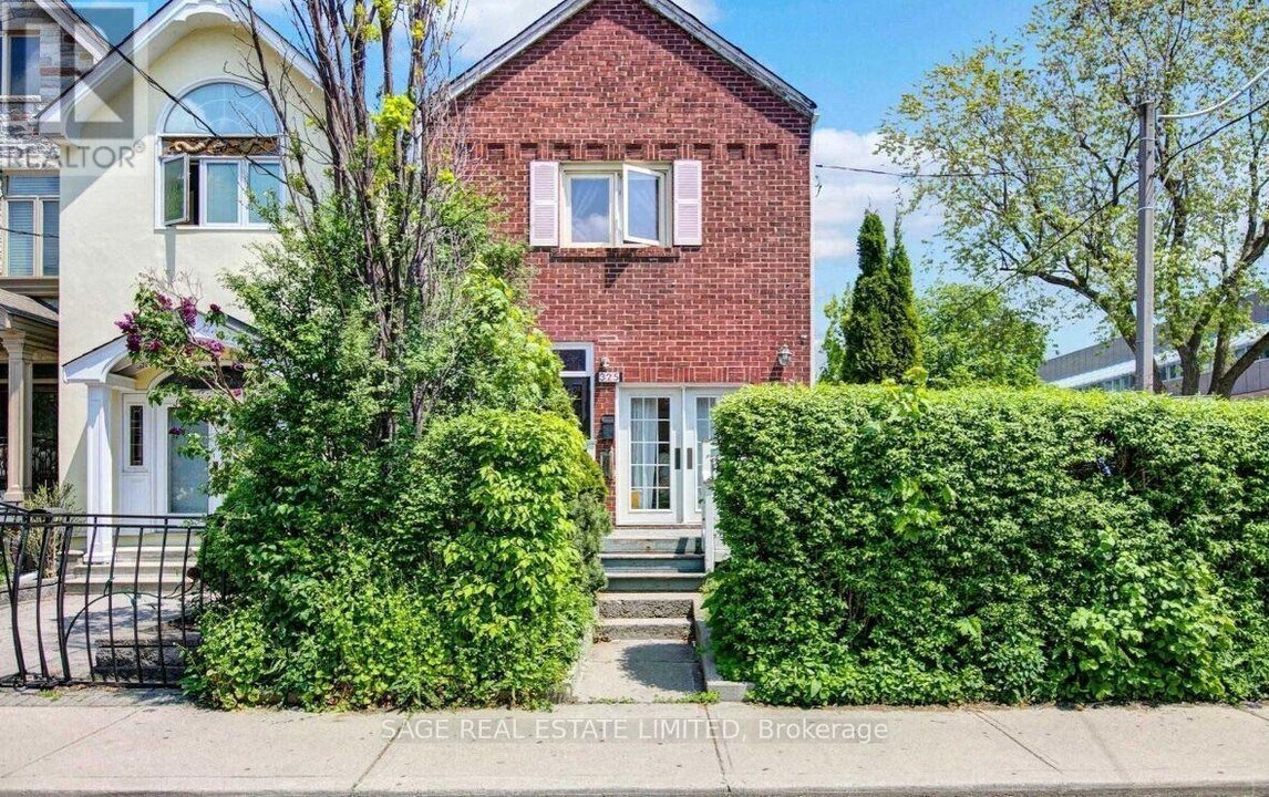 325 Lippincott St in Toronto, ON - Building Photo