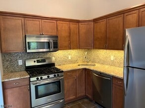 606 Spruce Hills Dr in Glen Gardner, NJ - Building Photo - Building Photo