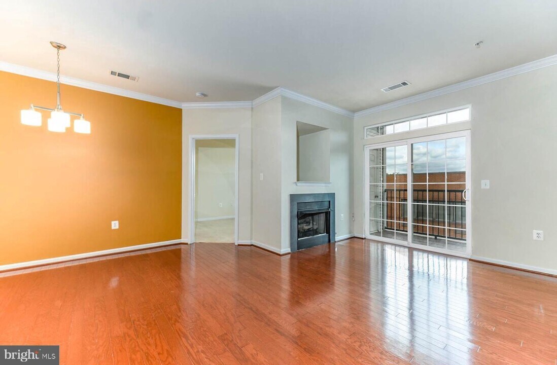 2055 26th St S-Unit -5-401 in Arlington, VA - Building Photo